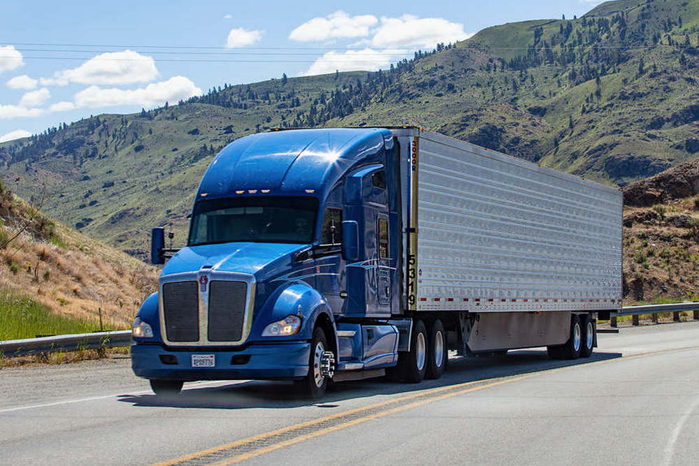 What to Look for When Choosing a Reliable Trucking Service Provider